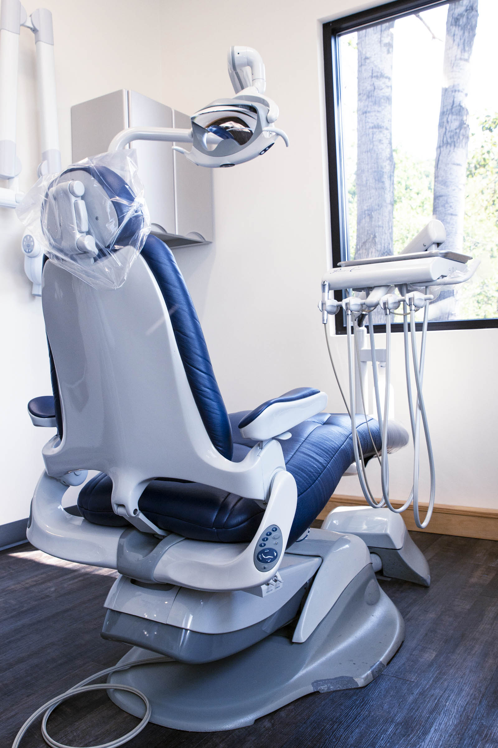 interiorofnewmoderndentalclinicoffice-1